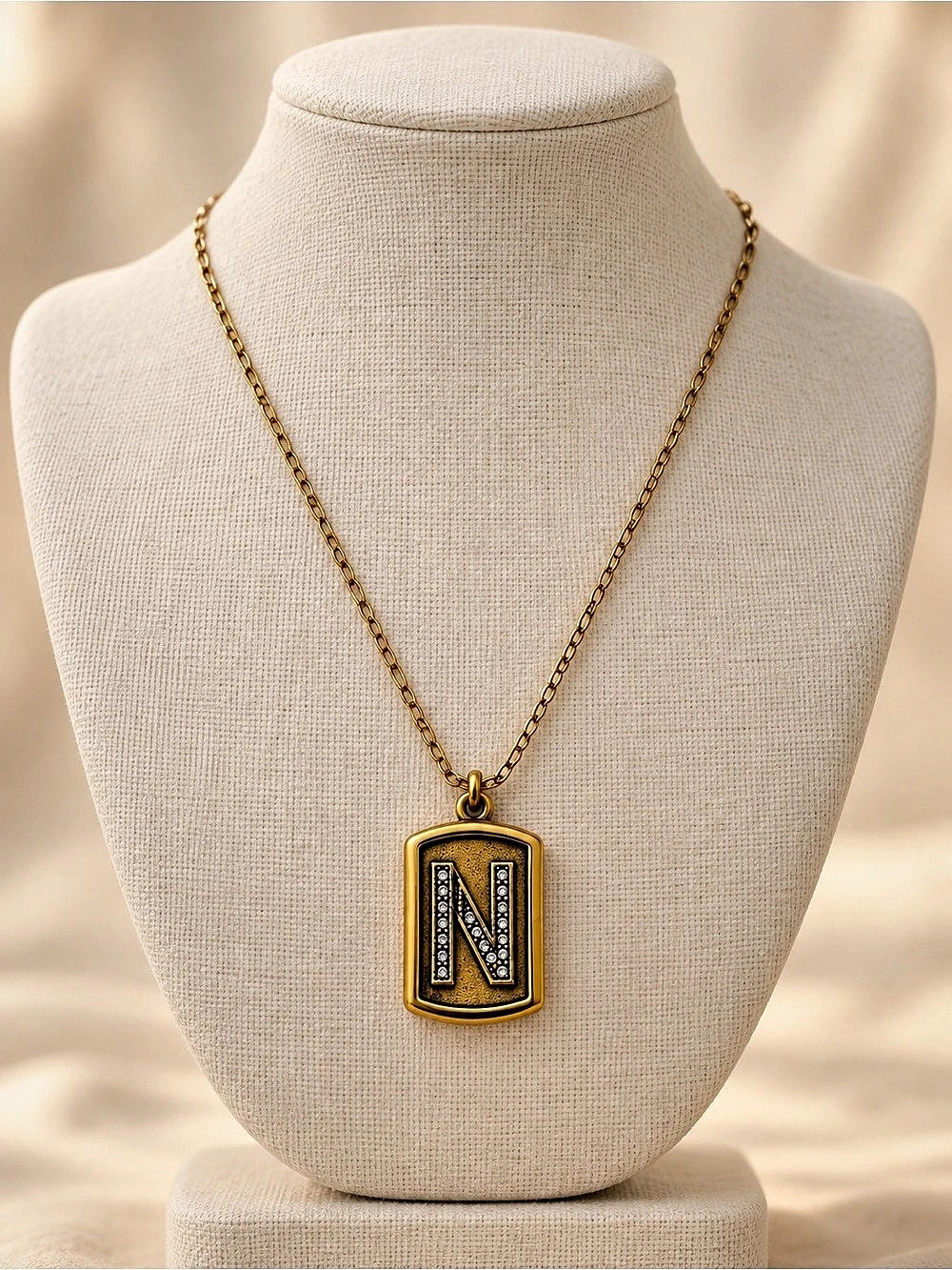 Gold Pendant Necklace Like New 300